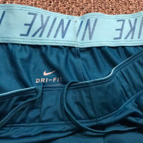 New Women NIKE DRY-FIT Running 🏃‍♀️ Shorts Sz S - Picture 5 of 8